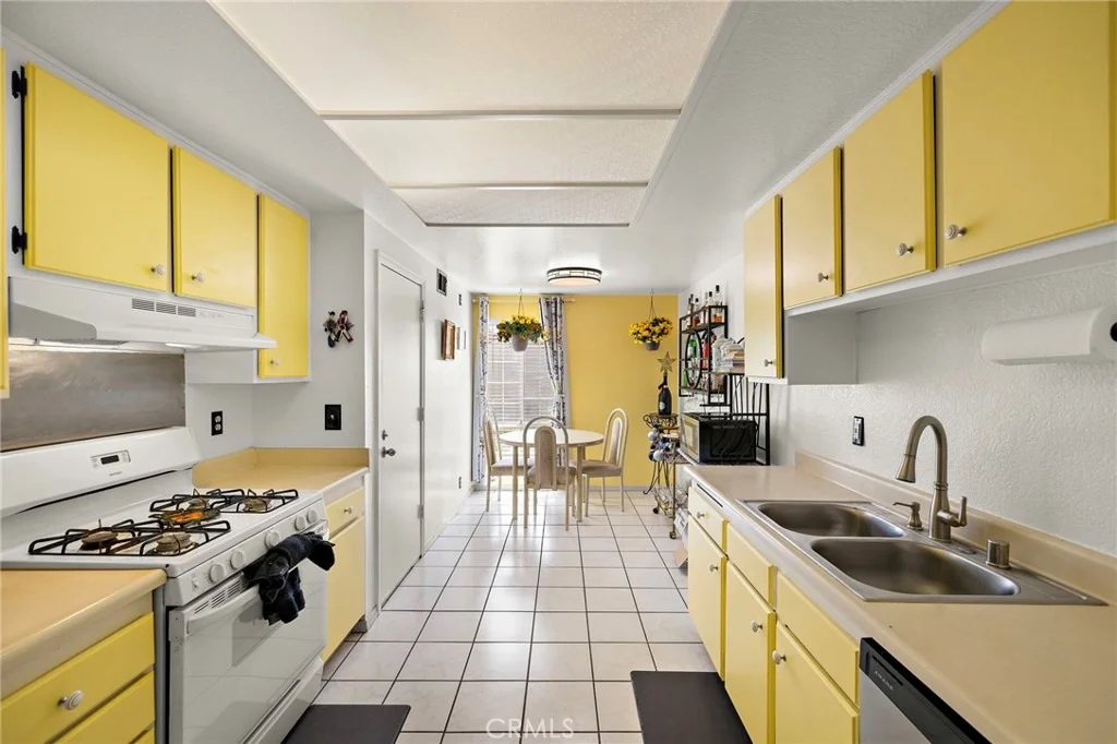 Photo of 2928 Highlands