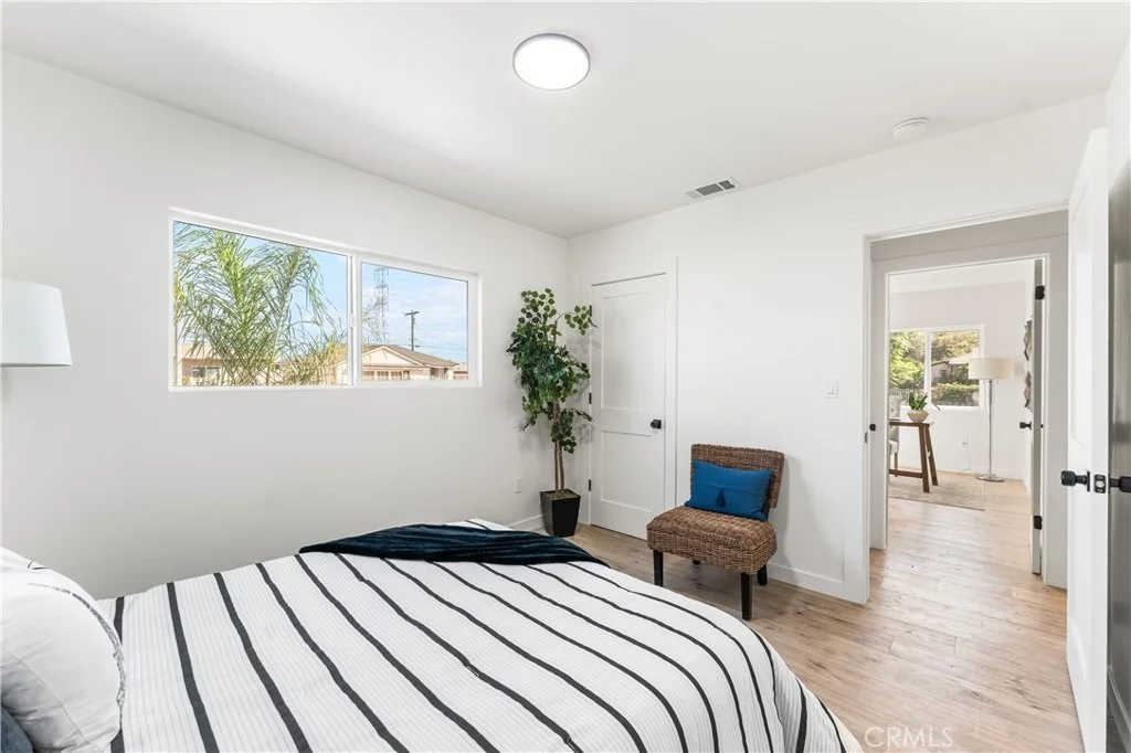 Photo of 8908 8910 Lev Avenue