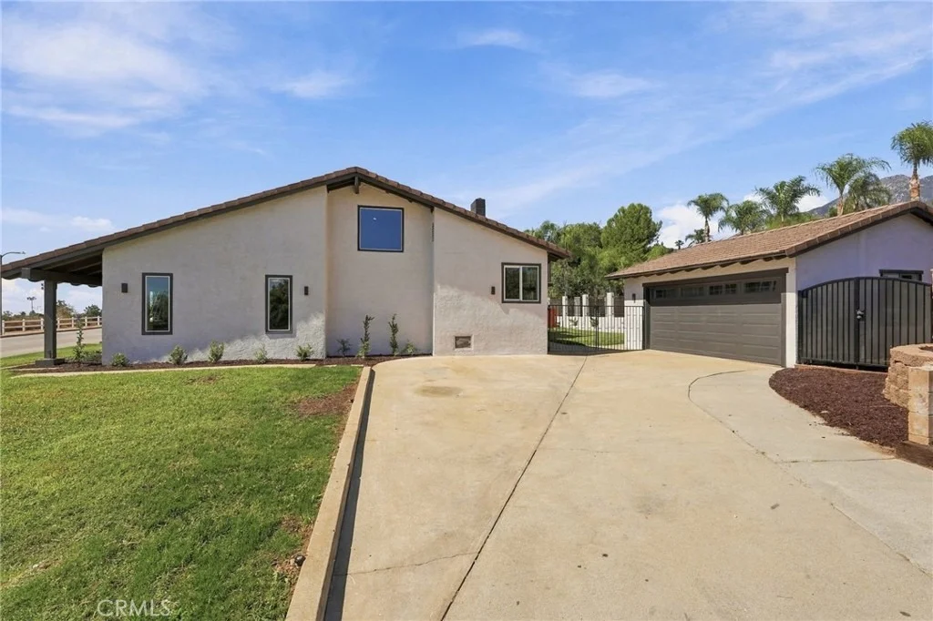 Photo of 9086 Hillside