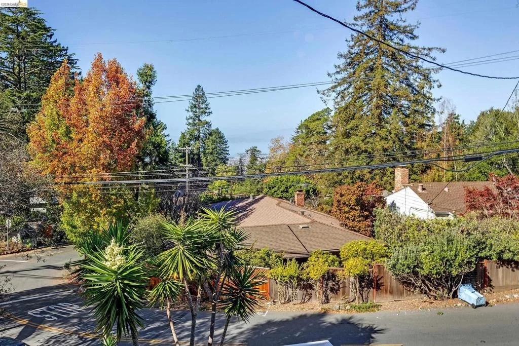 Photo of 2864 Shasta Rd