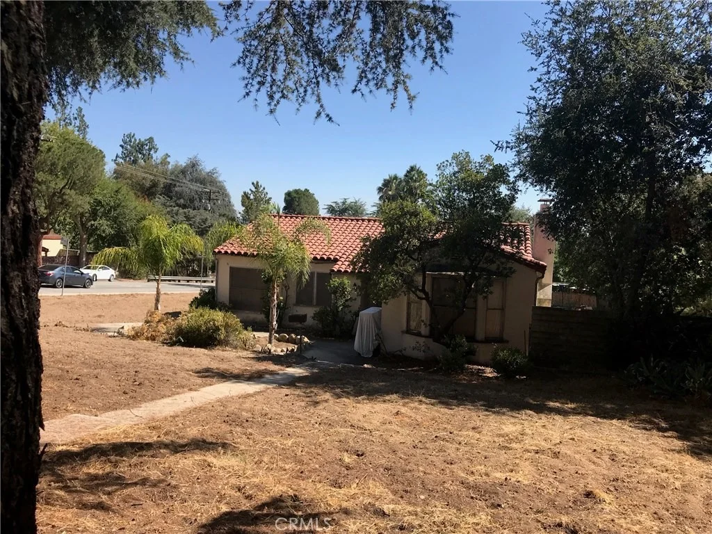 Photo of 1850 E Altadena Drive
