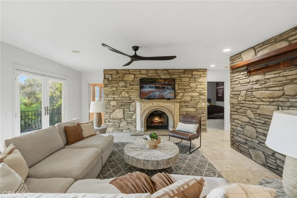 Photo of 40900 Via Los Altos
