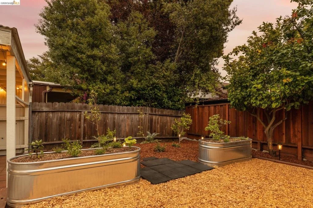 Photo of 7232 Lincoln Ave