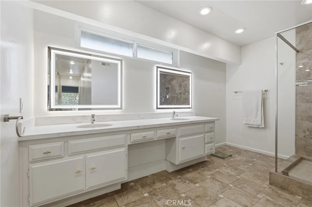 Photo of 651 Edith
