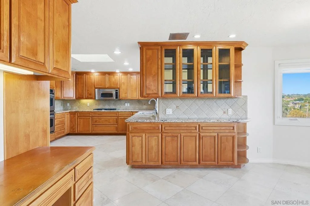 Photo of 2448 Royal Crest