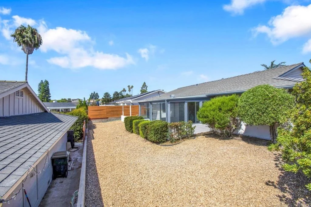 Photo of 959 La Tierra Drive