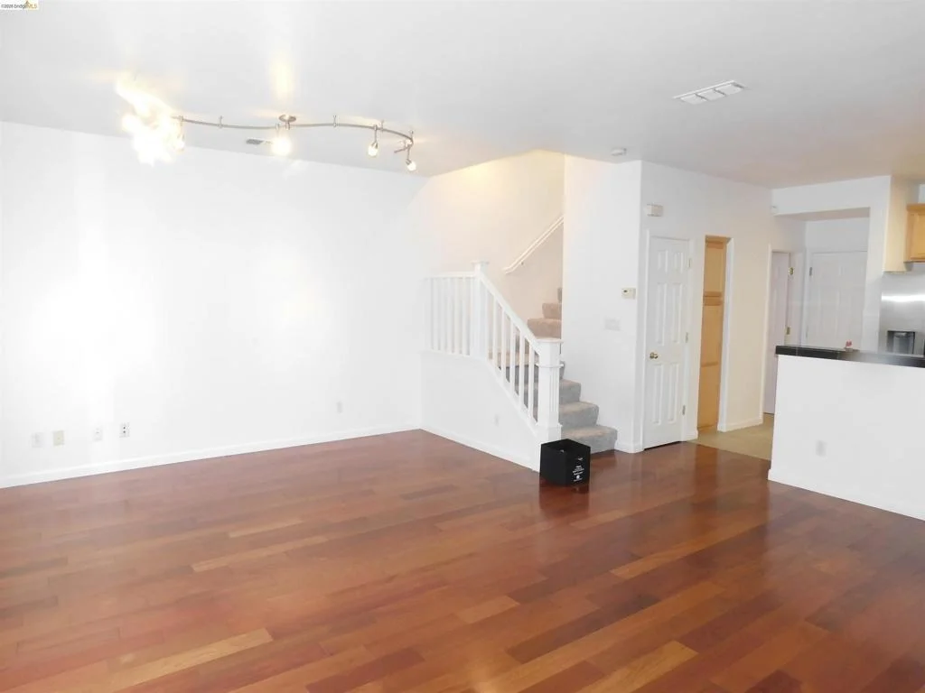 Photo of 639 Heritage Cir