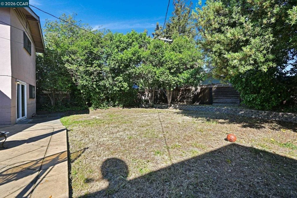 Photo of 1402 Canterbury Dr