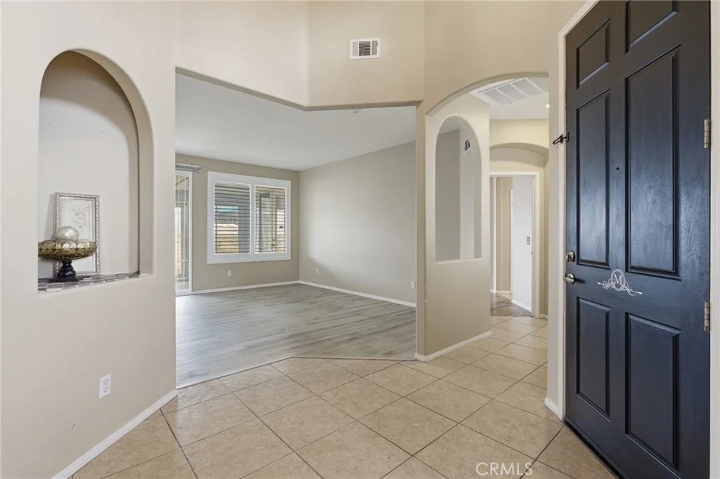Photo of 740 Bahama