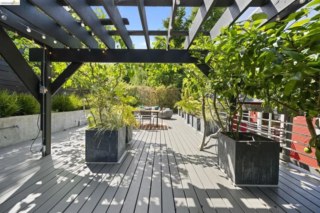 Photo of 683 Mandana Blvd.