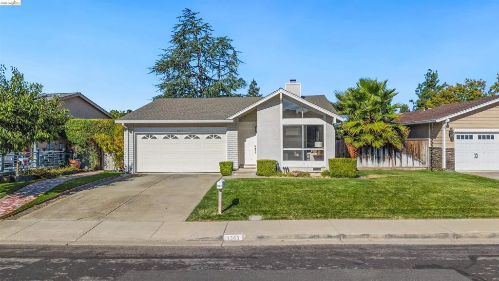 Photo of 1363 Swallowtail Rd