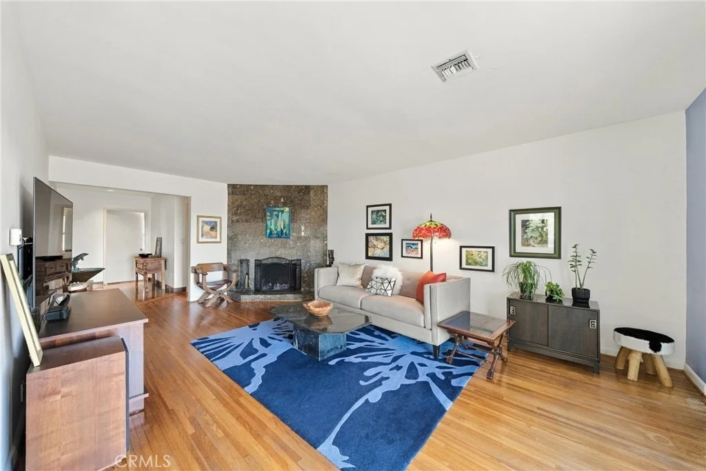 Photo of 5919 Hill