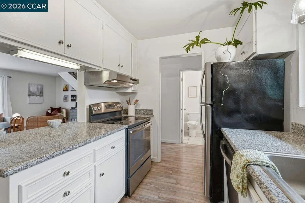 Photo of Unit 5 at 2115 Central