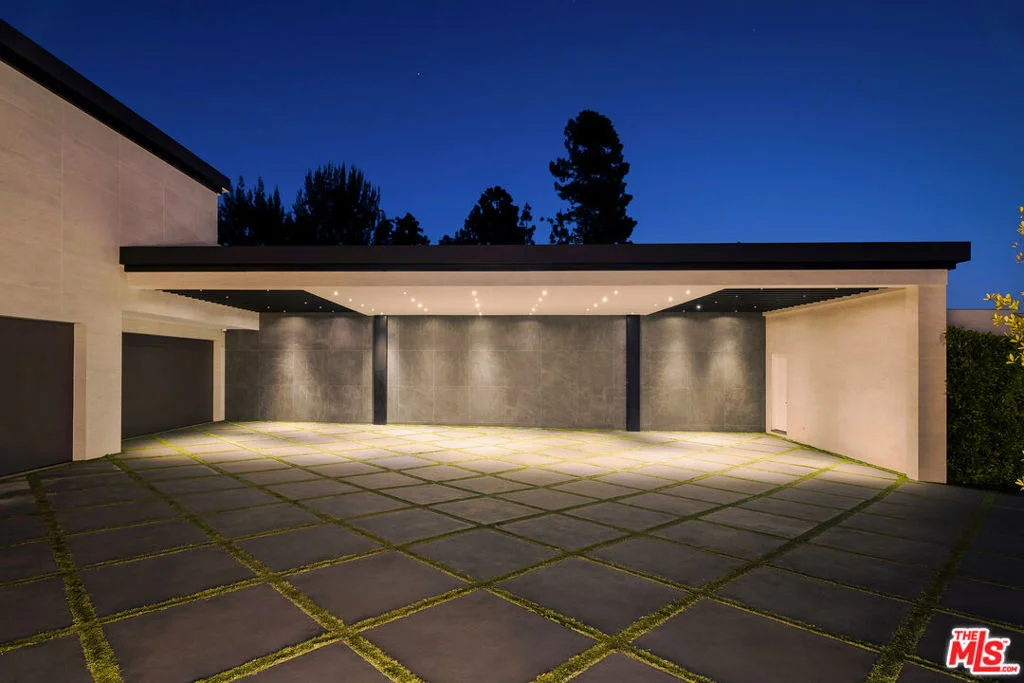 Photo of 145 N Mapleton Drive