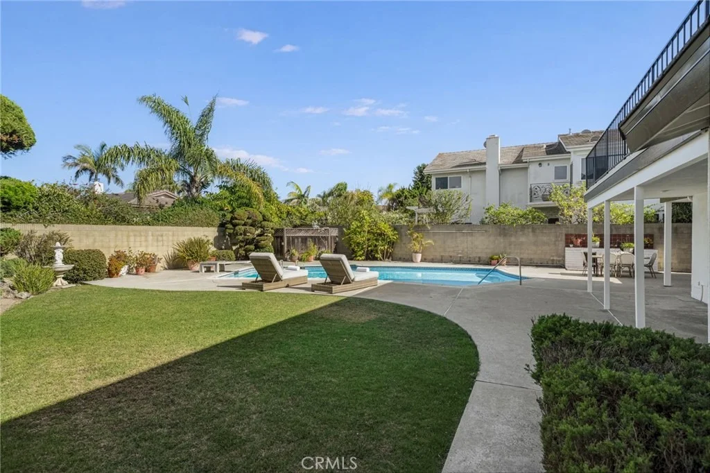 Photo of 890 N Hillside Drive