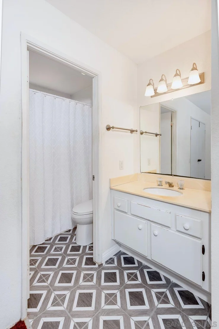 Photo of 3380 Mount Ariane