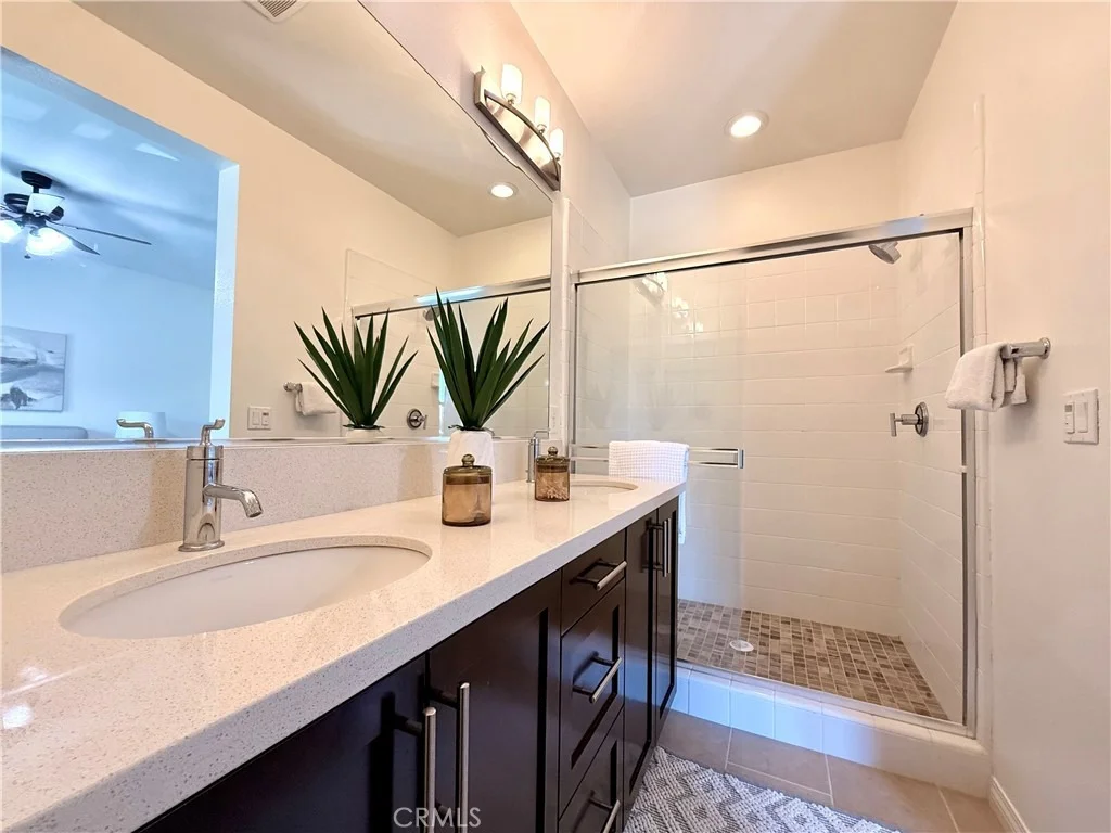 Photo of Unit 105 at 5550 Strand