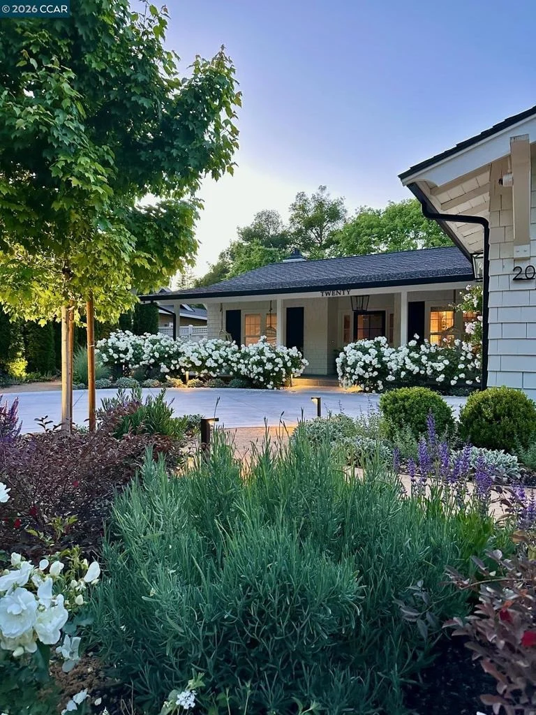 Photo of 20 Olympic Oaks Dr