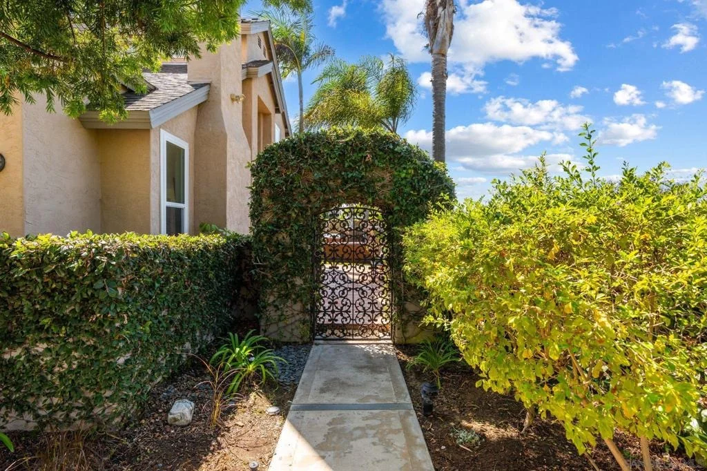 Photo of 3152 Levante St