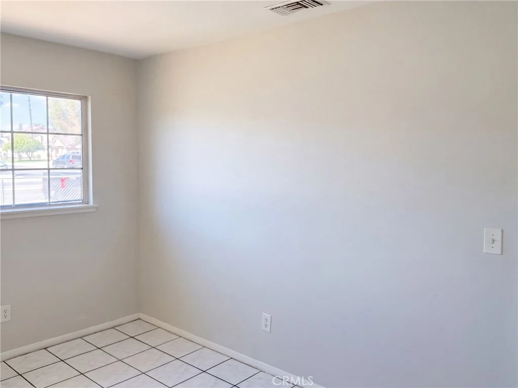Photo of 695 N Pepper Avenue