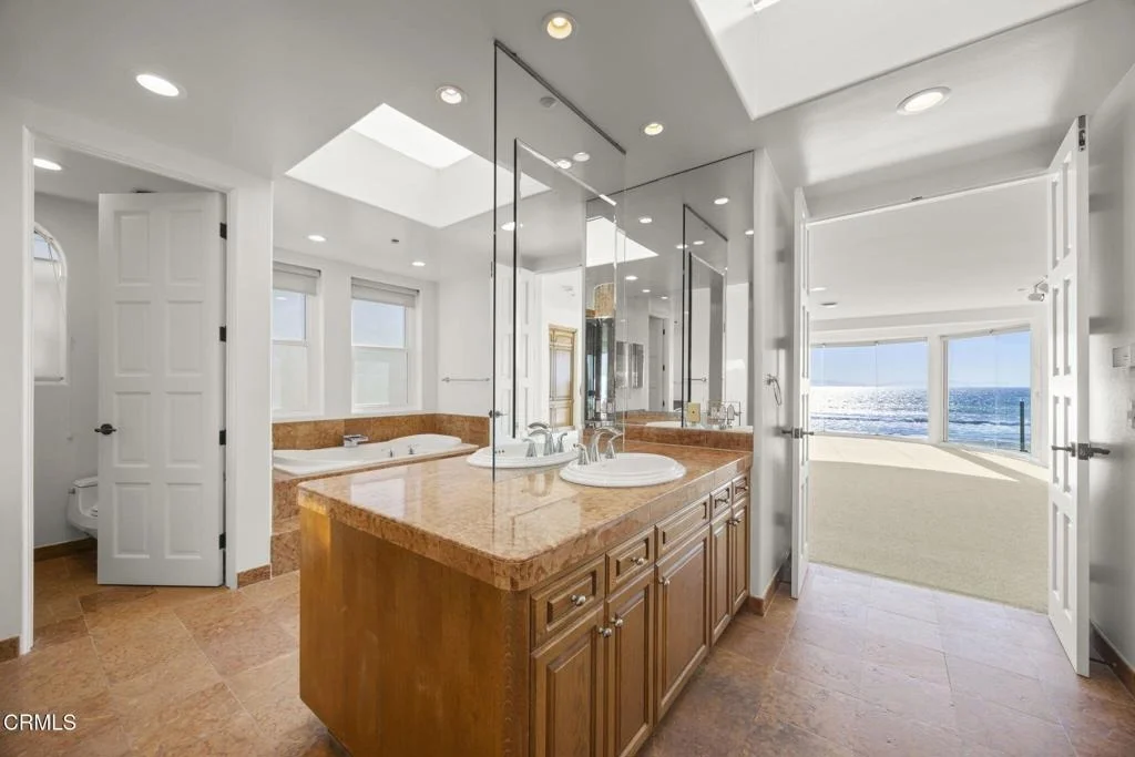 Photo of 1045 Mandalay Beach Road