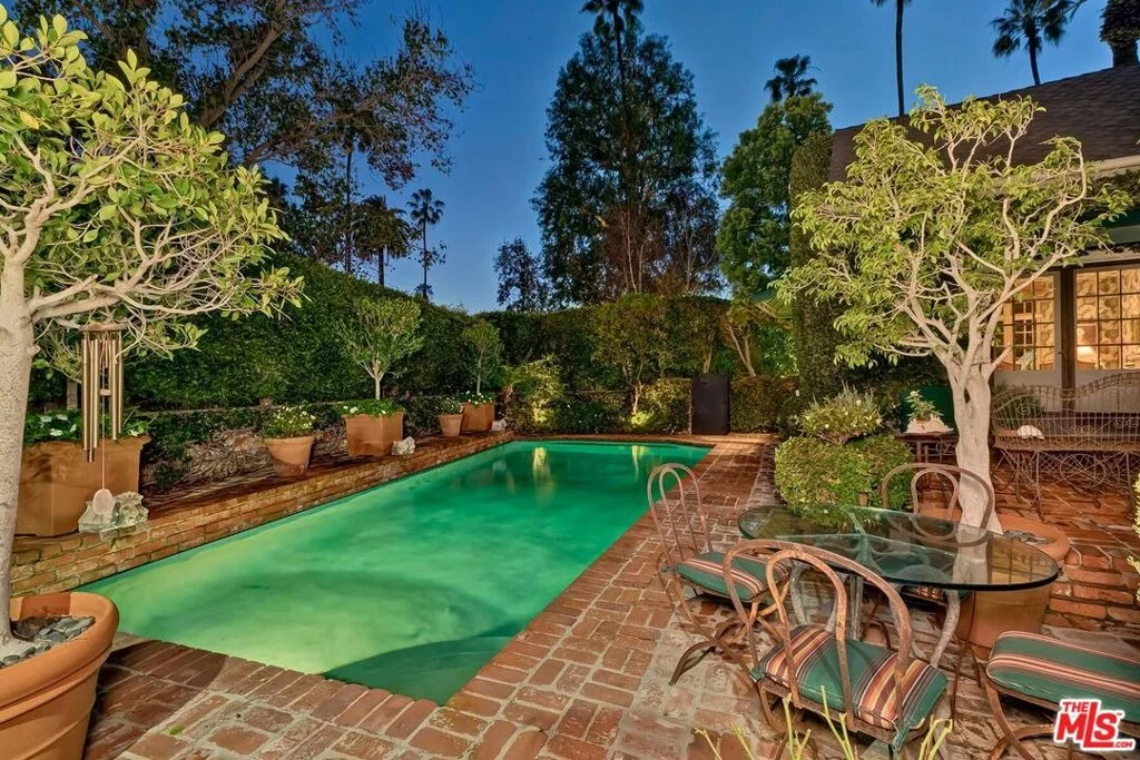 Photo of 602 N Foothill Road