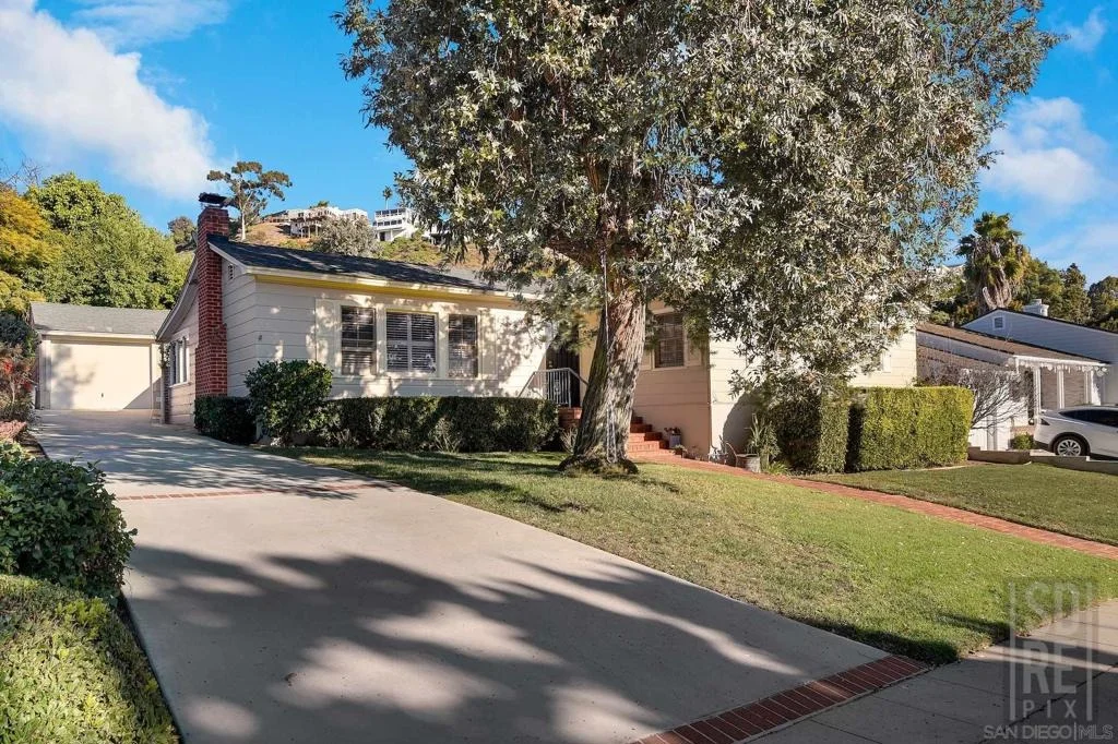 Photo of 5835 Bellevue Ave