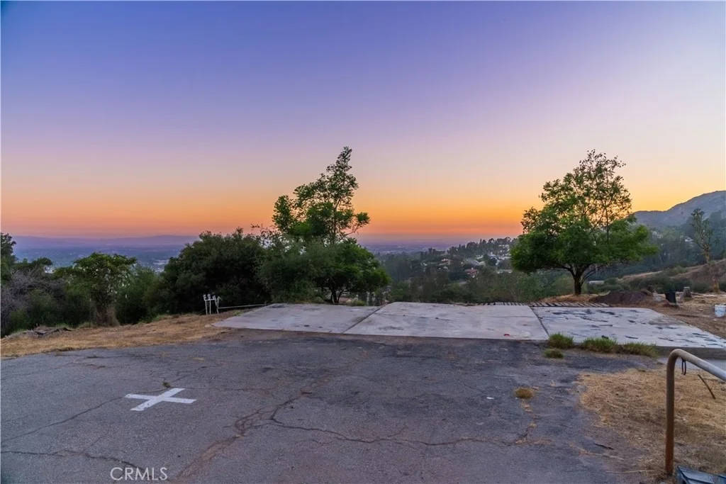 Photo of 947 N Glendora Avenue