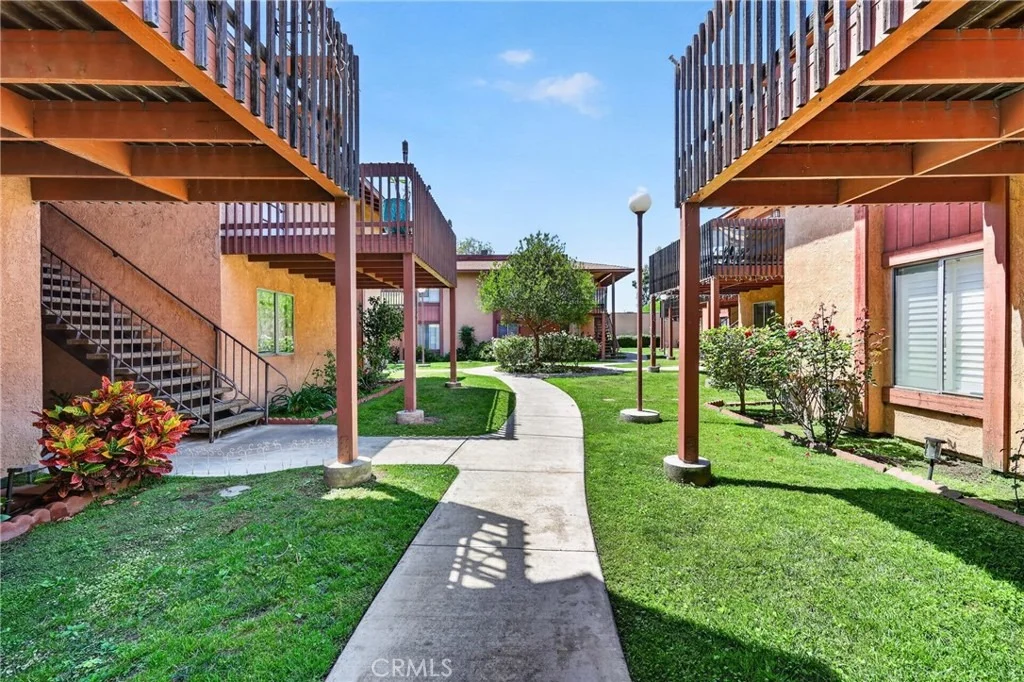 Photo of Unit 21 at 5905 Rosemead Blvd