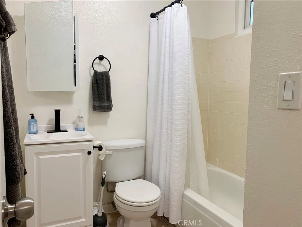 Photo of 4053 Barrett Road