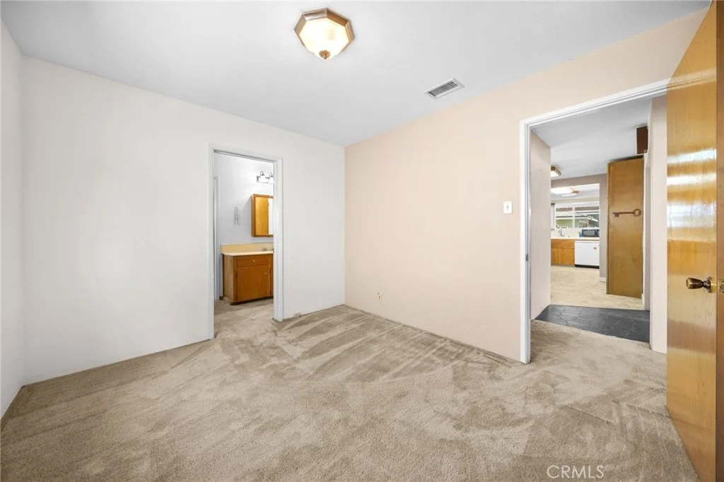 Photo of 5602 Persimmon