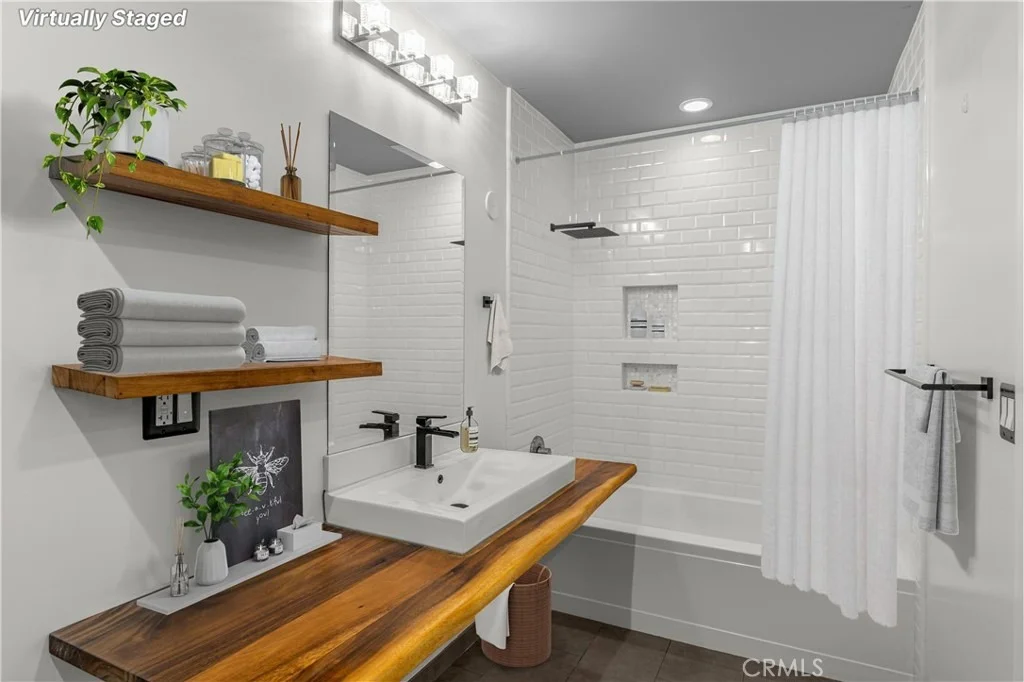 Photo of Unit 100 at 433 Pine Avenue