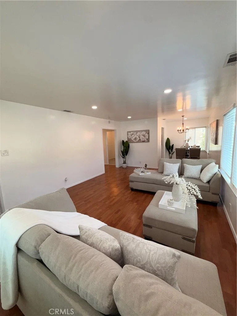 Photo of 9714 Paramount