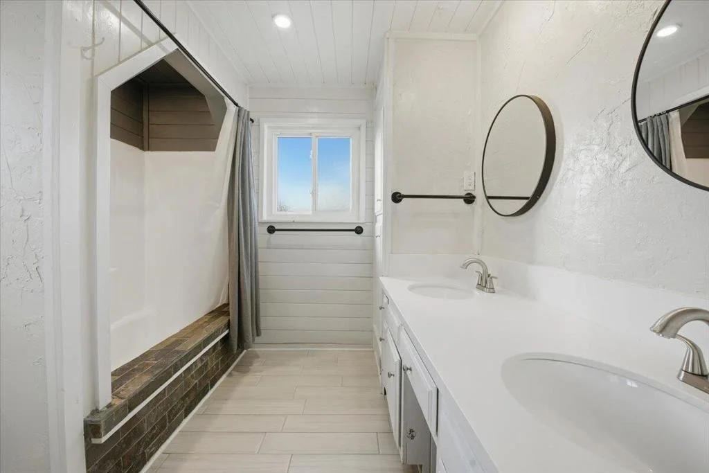 Photo of 913 Mount Doble Drive
