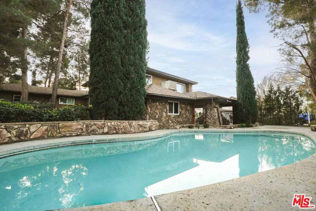 Photo of 42060 Parkmont Drive