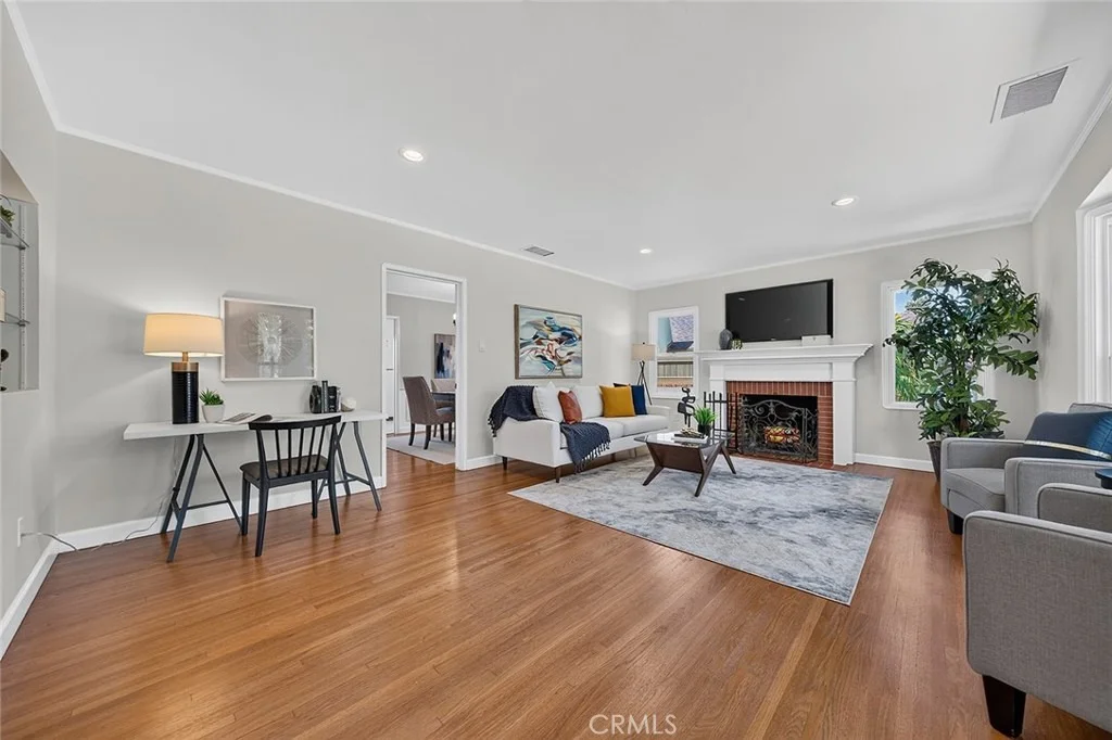 Photo of 735 Los Altos Avenue