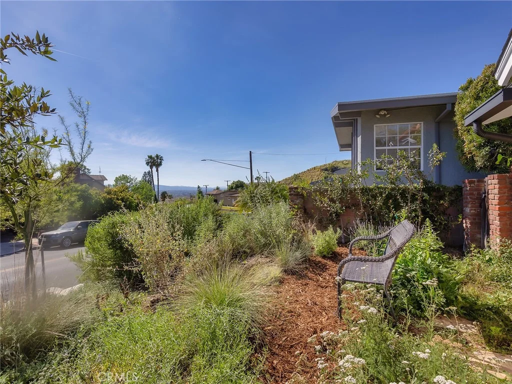 Photo of 1012 N Sunset Canyon Drive