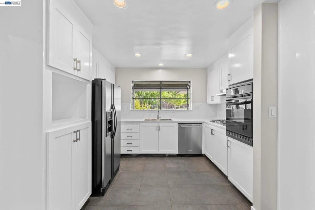 Photo of 2481 Whitethorne