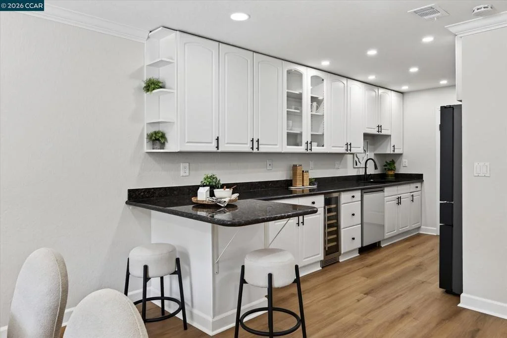 Photo of 584 Mission Pl