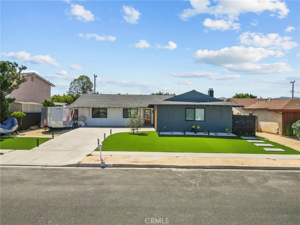 Photo of 2282 Brentwood Street
