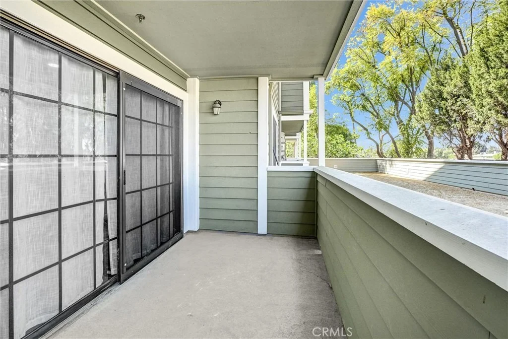 Photo of Unit 6 at 6545 Reseda Boulevard