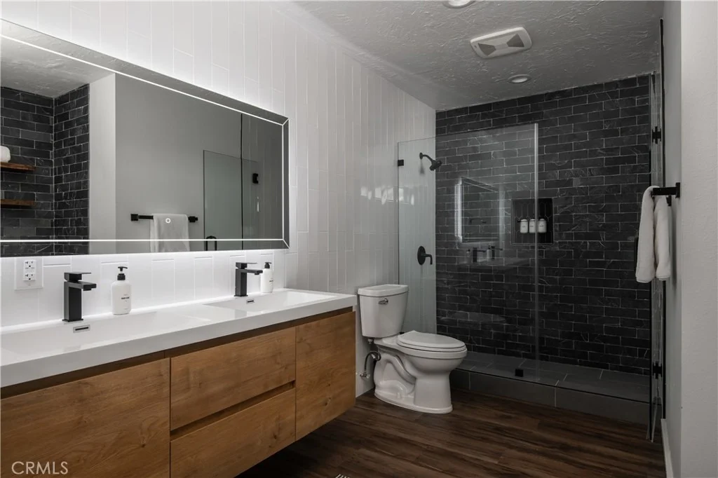 Photo of 1037 Beaver