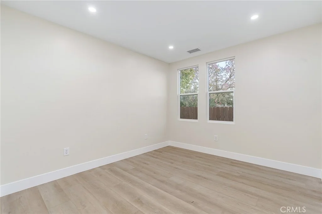 Photo of 700 W 10th Street