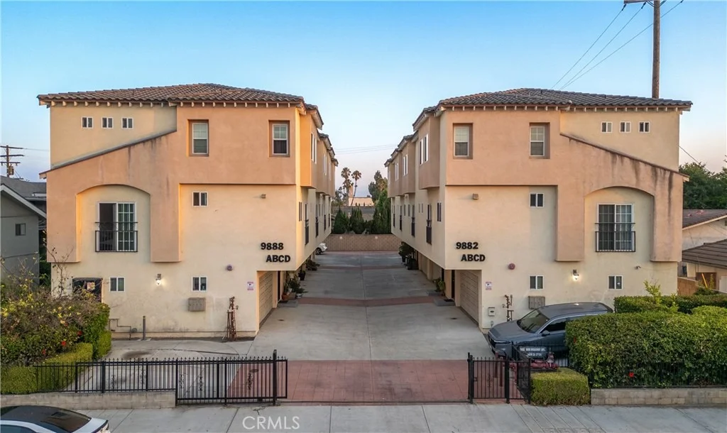Photo of Unit D at 9882 Broadway