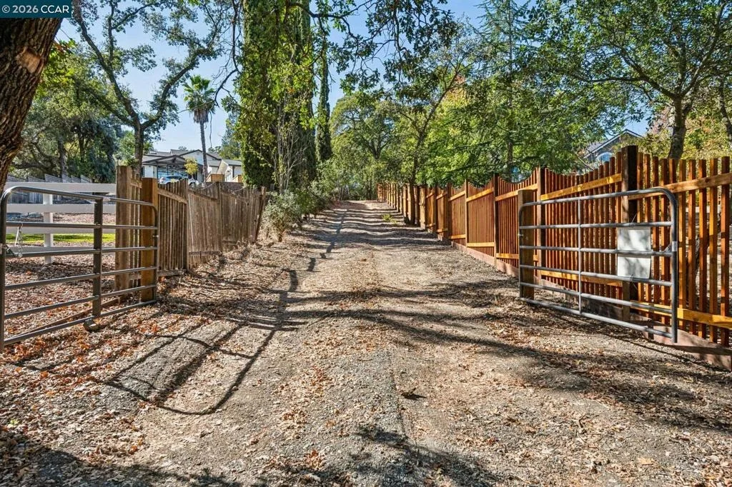 Photo of 2050 Buttner Rd