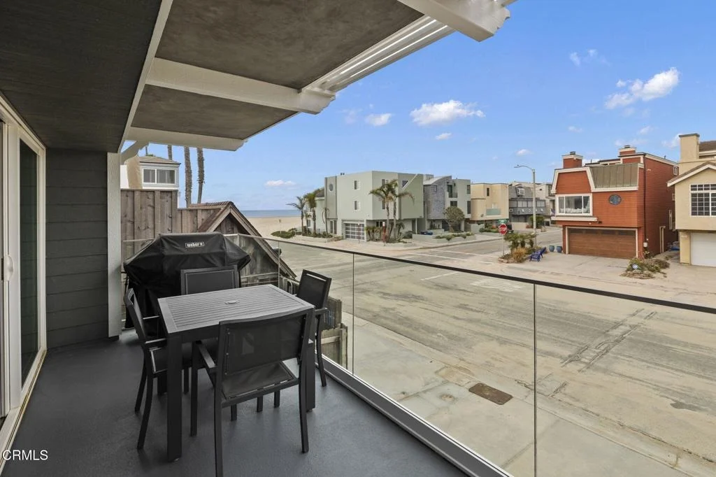 Photo of 104 La Brea Street