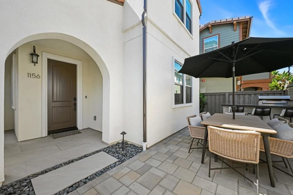 Photo of 1156 E Cove Pl.