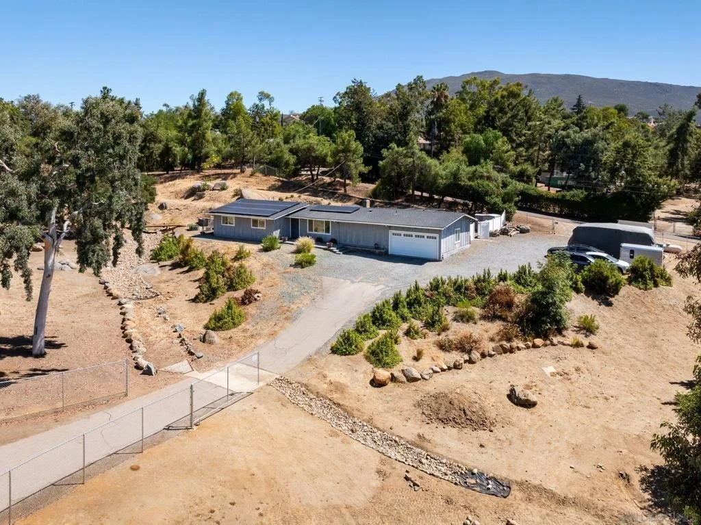 Photo of 2855 N Victoria Dr