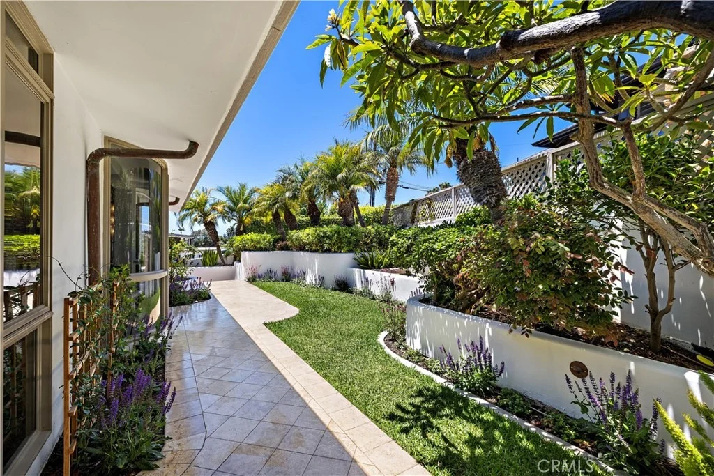 Photo of 594 Cliff Drive