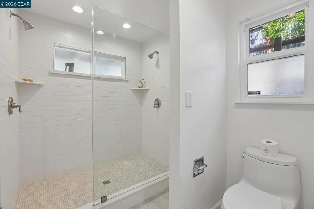 Photo of 445 Kingsford Dr